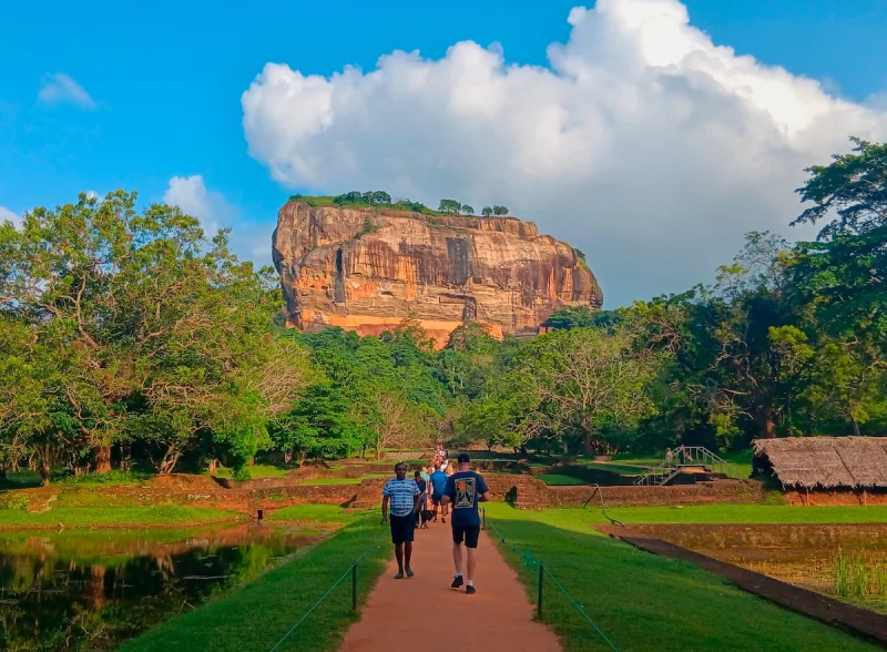vista de lion rock sri lanka